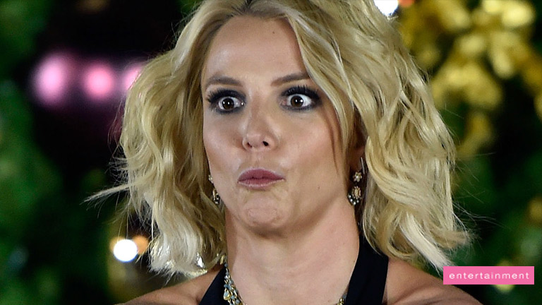 Paparazzo is auctioning off umbrella Britney Spears