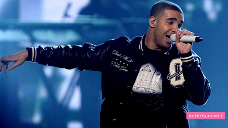 Drake perform a Rihanna medley for her birthday